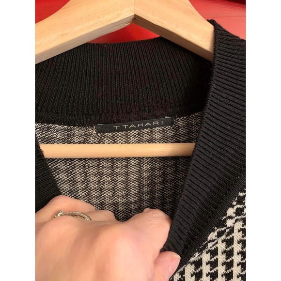 T Tahari Sze XL Hounds Tooth Sweater Mock Turtleneck Black White Long Sleeve EUC - Picture 3 of 4